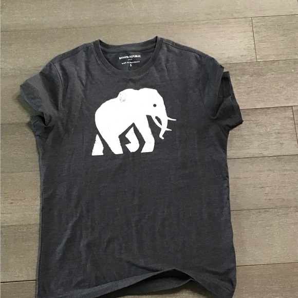 Blue Banana Republic T-Shirt with White Elephant Graphic - Picture 1 of 2